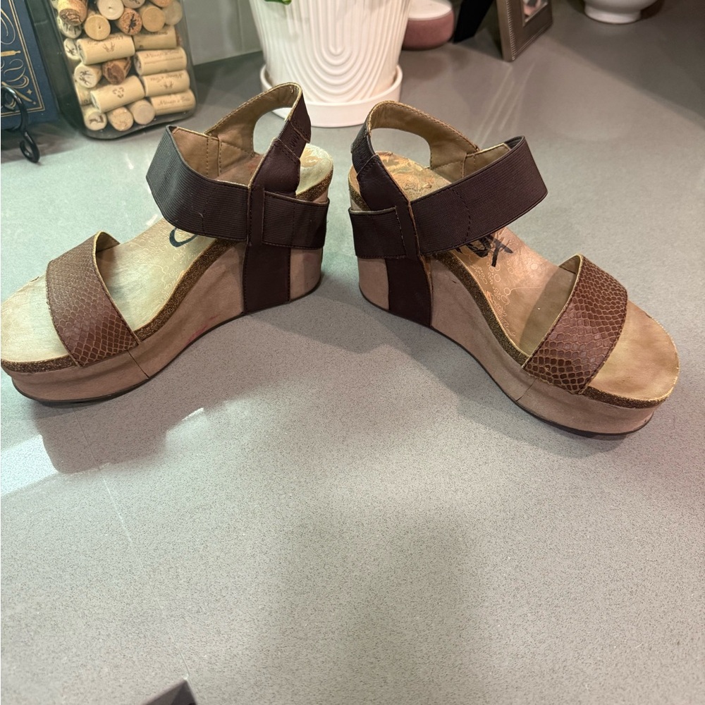 OTBT Brown Strappy Wedge Sandals